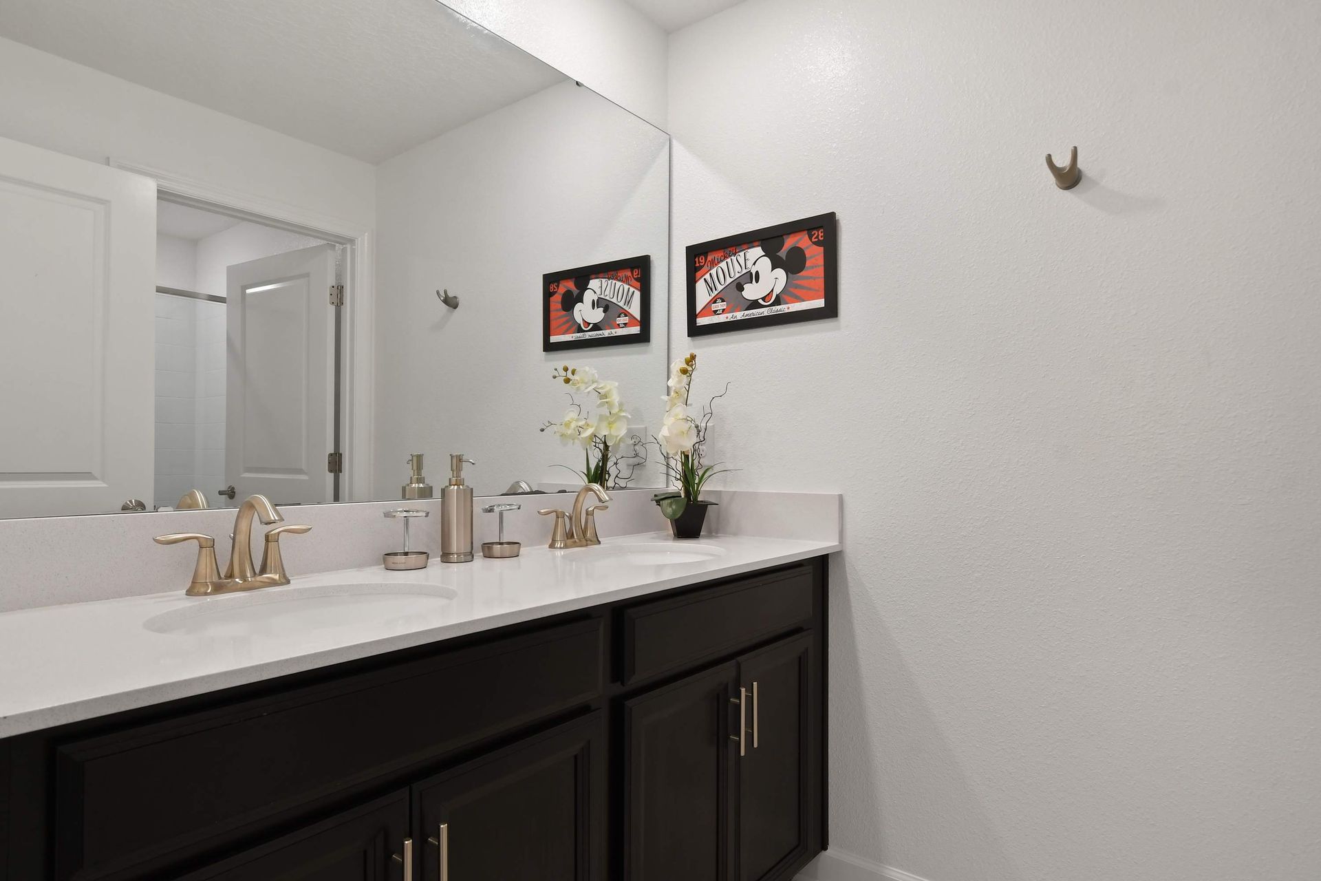Elegant Bathroom w/ Dual Sinks, Mickey Artwork & Modern Touches!