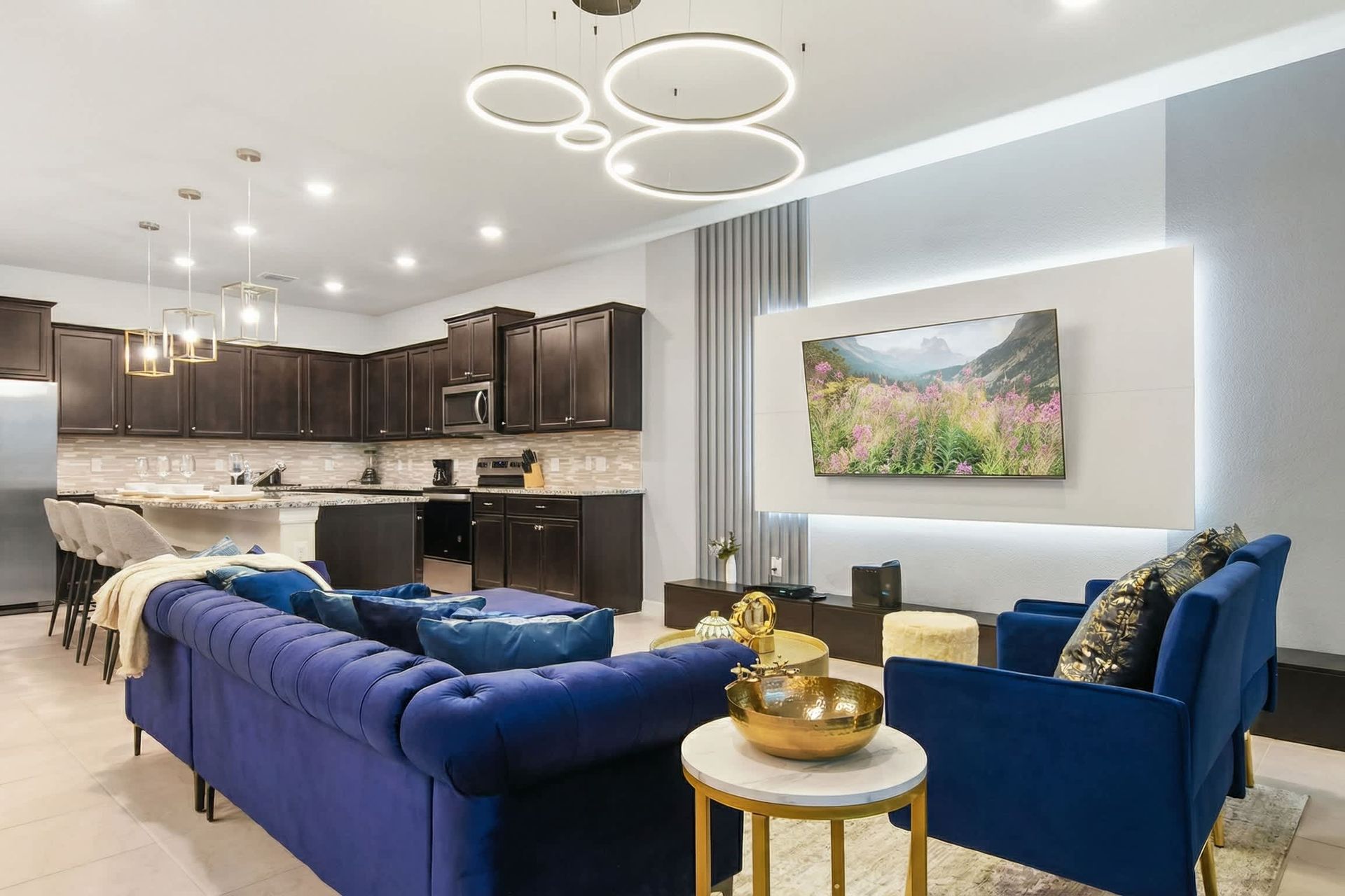Spacious, chic open-layout home with contemporary kitchen, ideal for families.