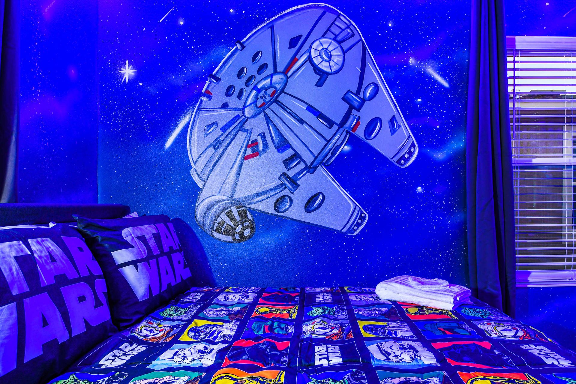 Immersive Star Wars-themed room, featuring cool lights for an intergalactic and adventurous atmosphere.