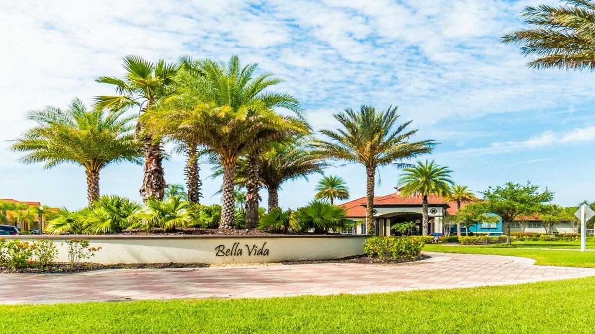 Experience Bella Vida! Tropical paradise with stunning palm views.