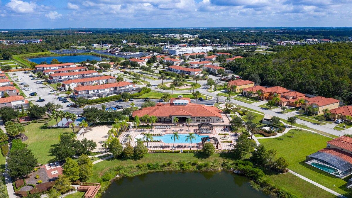 Stunning resort-style community with pools, green spaces, and more!