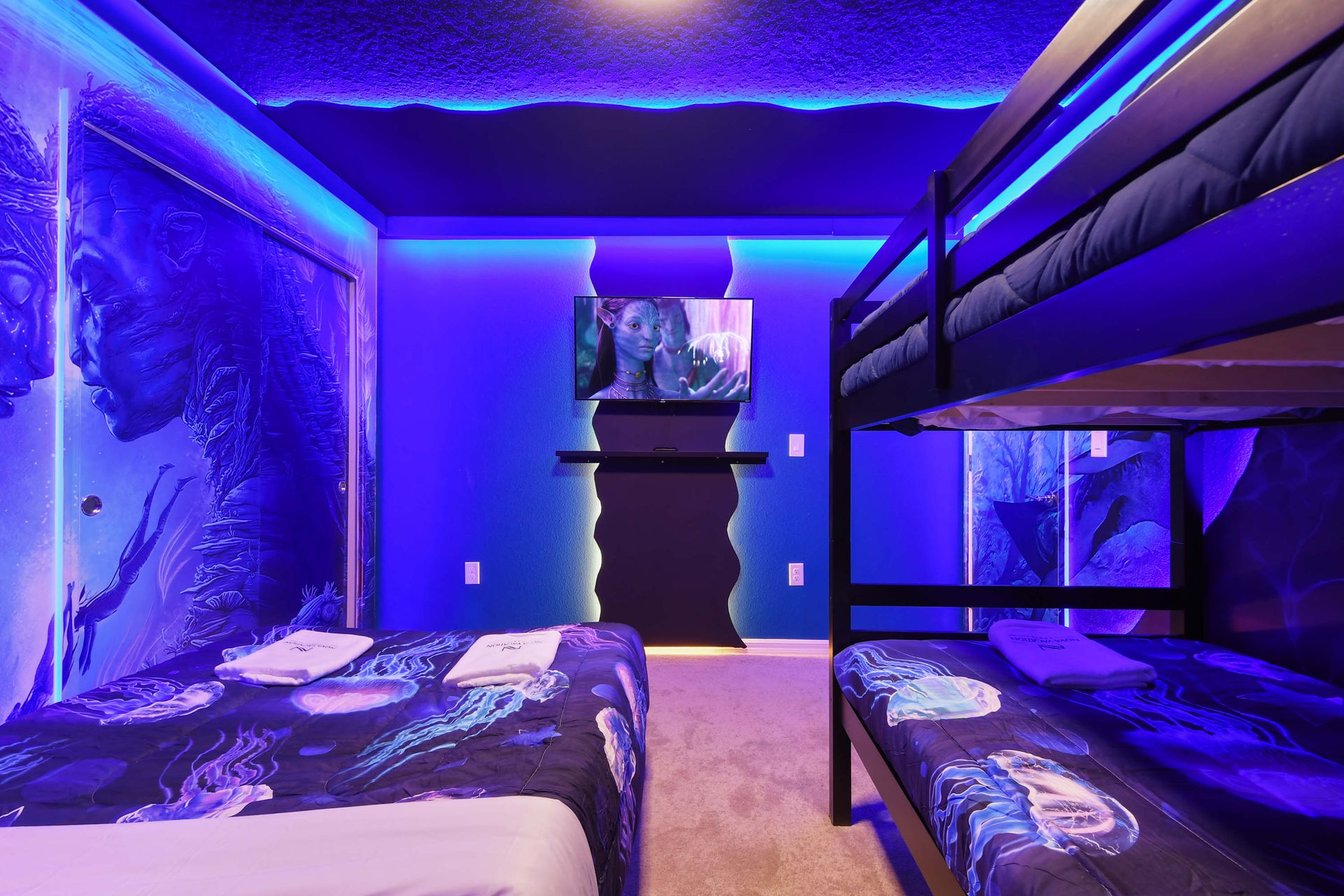 Experience Pandora in this glowing Avatar-themed bedroom with bunk beds!