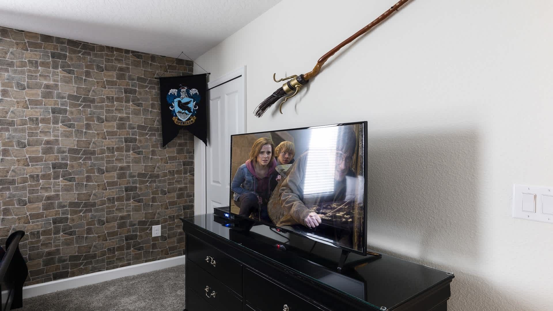 Wizards' retreat with themed décor, TV, and magical touches for a fun stay.