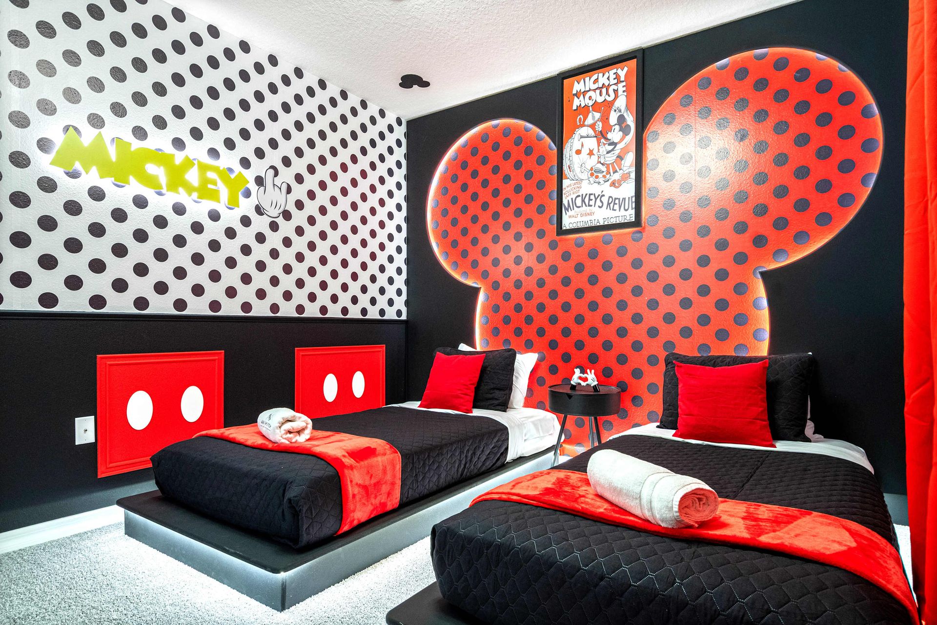 Sleep in style with bold Mickey Mouse flair—perfect for fans of all ages!