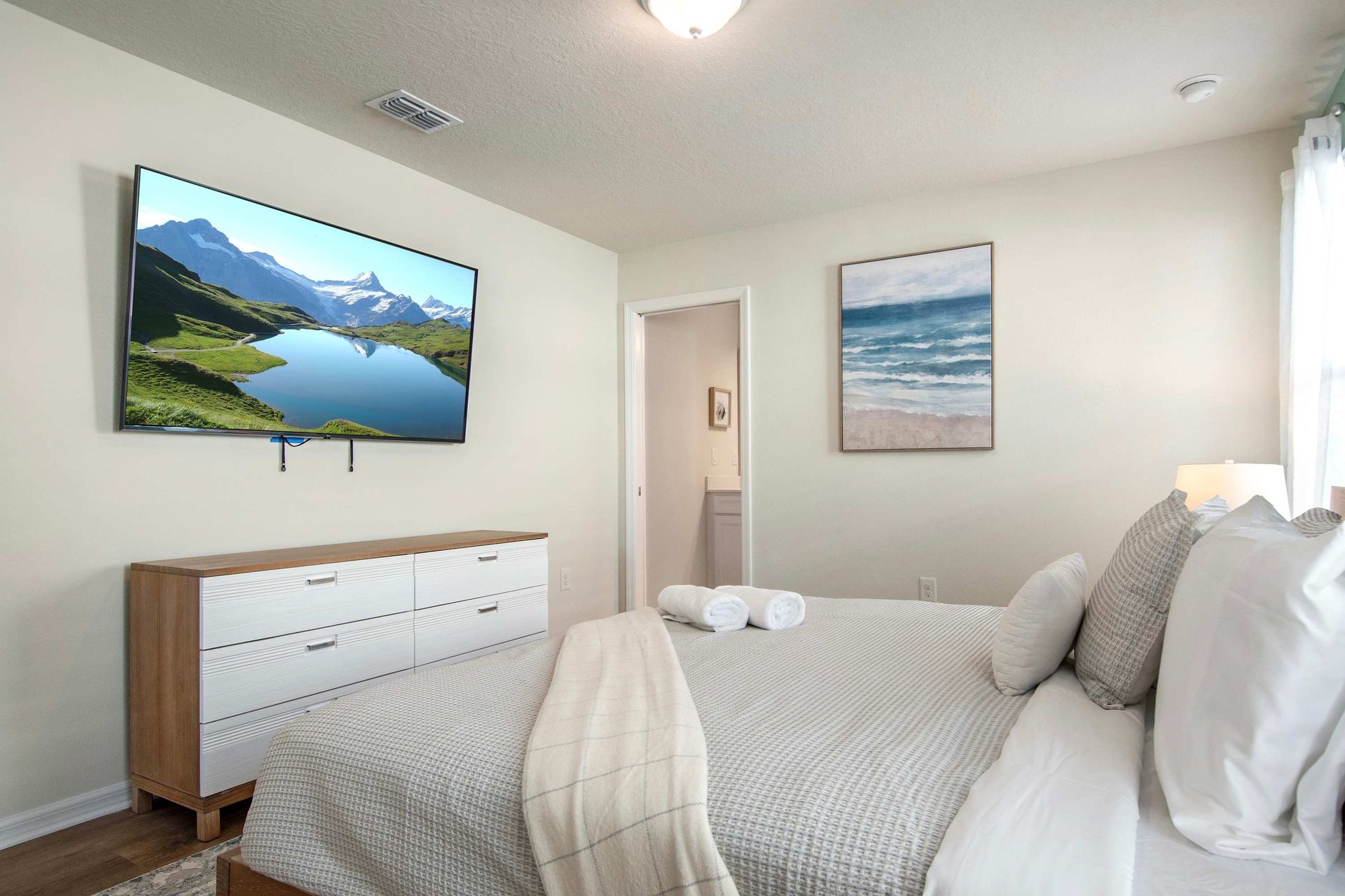 Relaxing king suite with beachy touches, smart TV, and private ensuite access.
