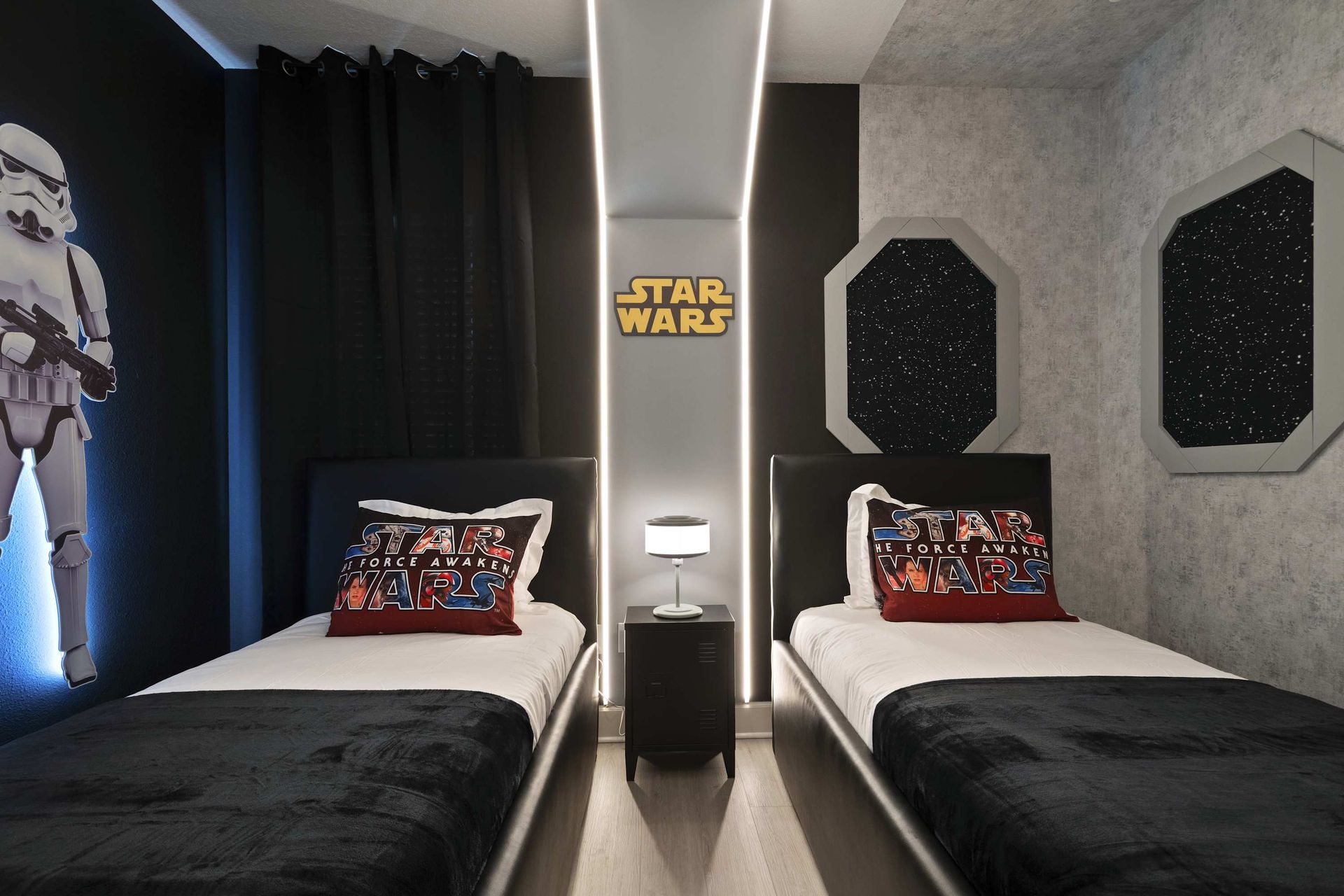 Black & white STAR WARS twin room with neon light and epic style.