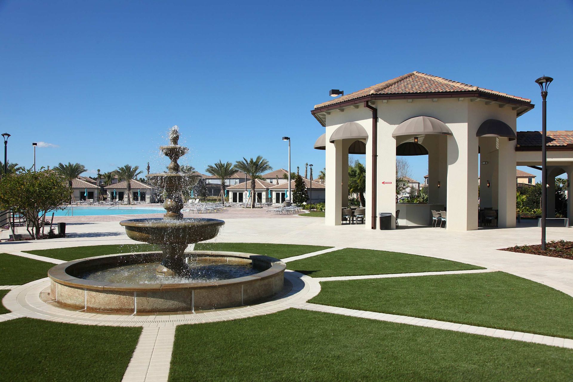 Resort style: elegant fountain and central pavilion.