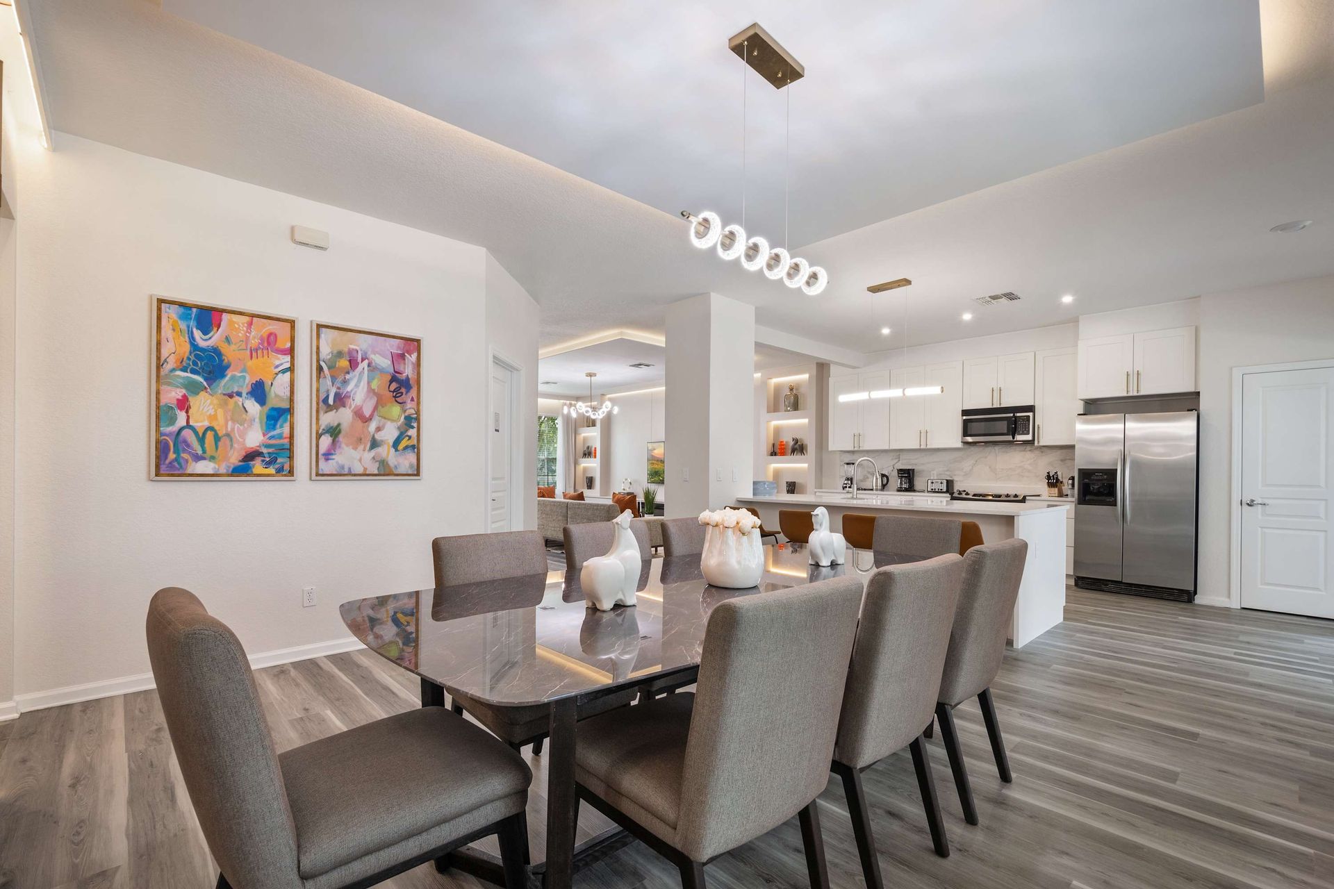 Sleek dining for six and a fully equipped modern kitchen.
