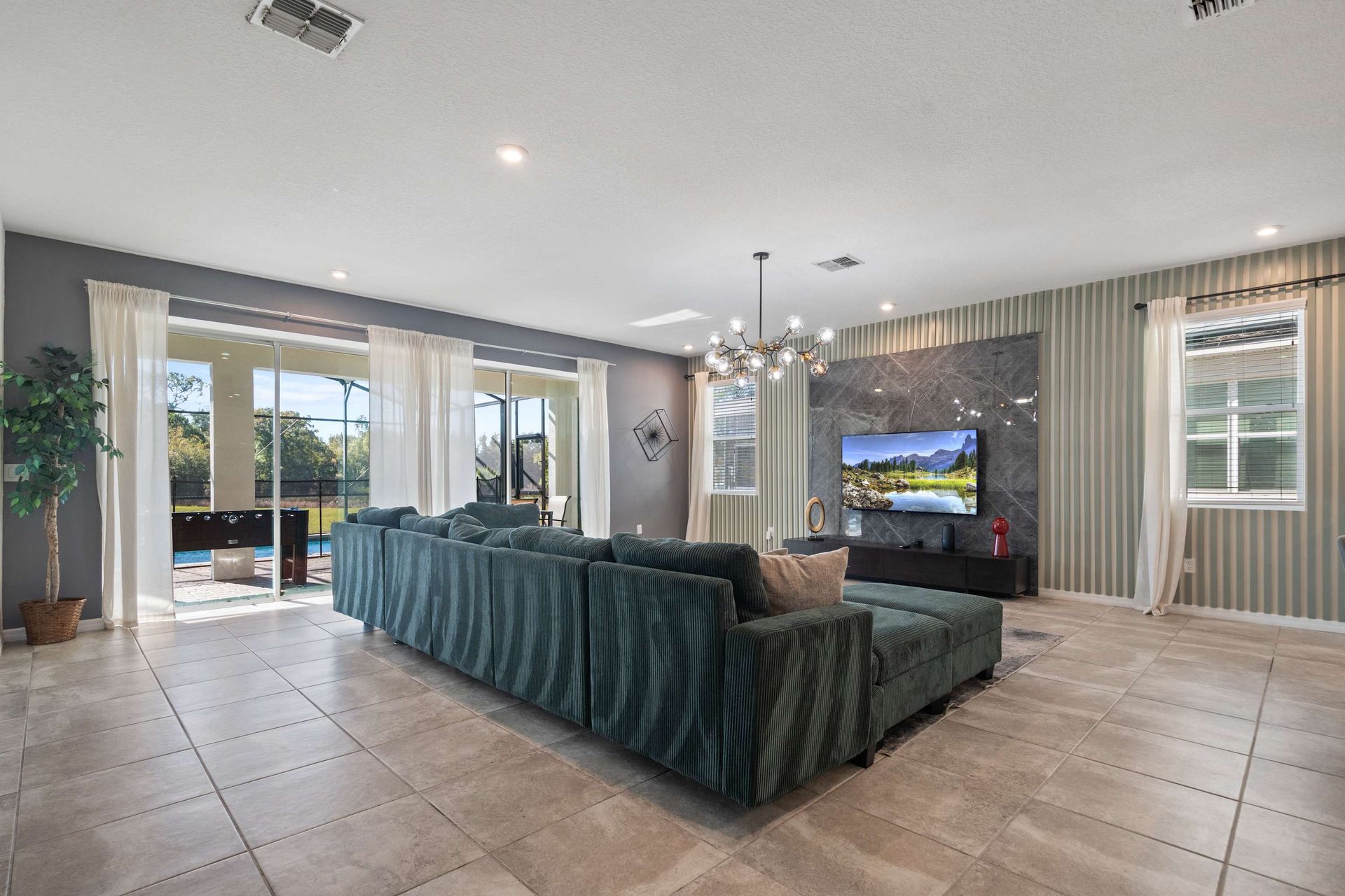 8954HRA Solara | Photo 6