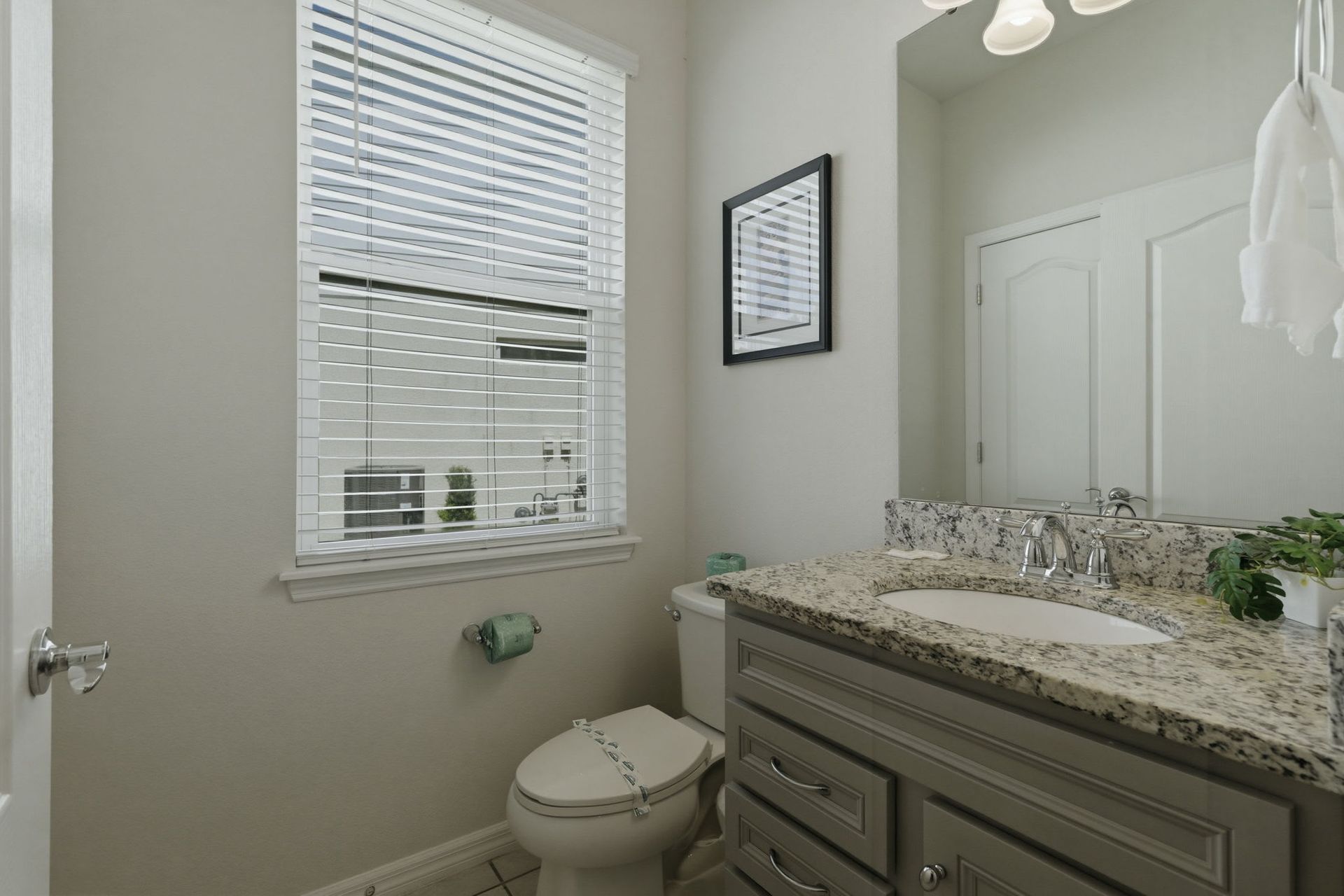 7303OL Solterra New | Photo 34