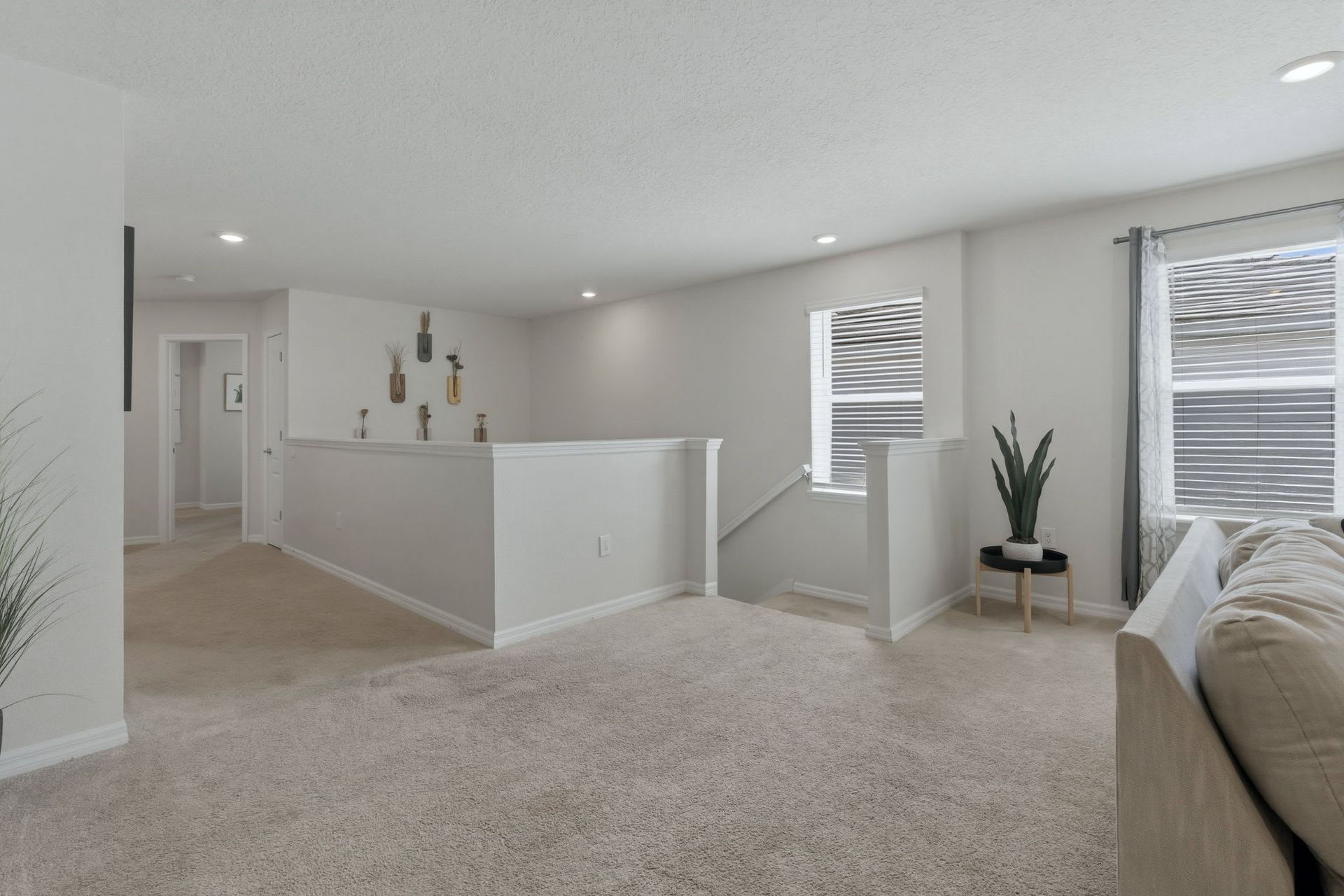 7303OL Solterra New | Photo 33