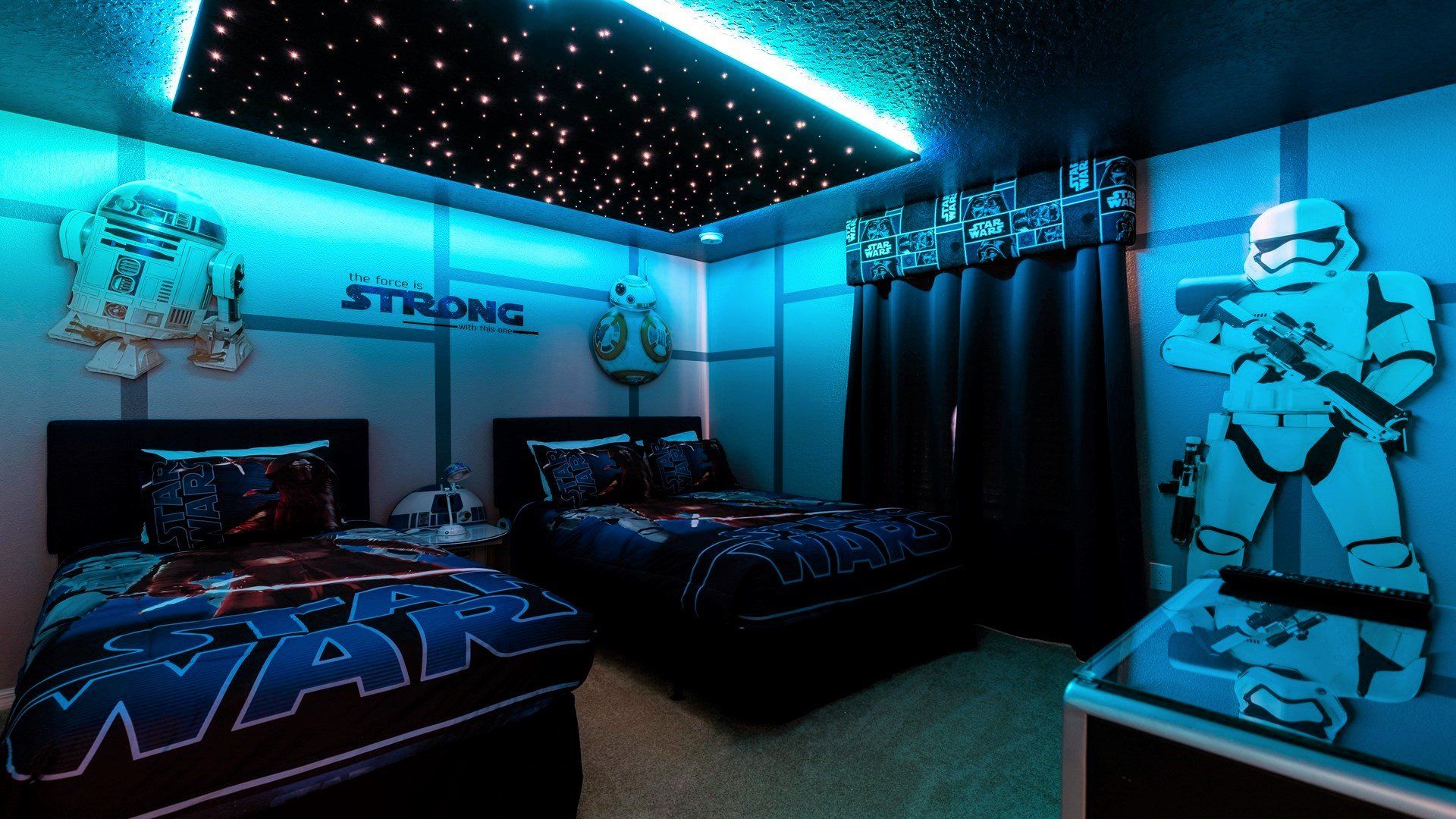 Kids will have fun in this Star Wars bedroom with beautiful lights.