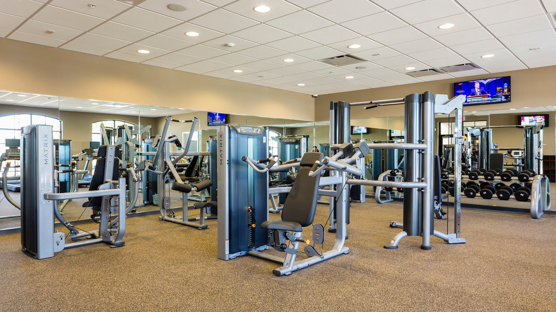 Stay fit in the fully equipped fitness center with modern machines
