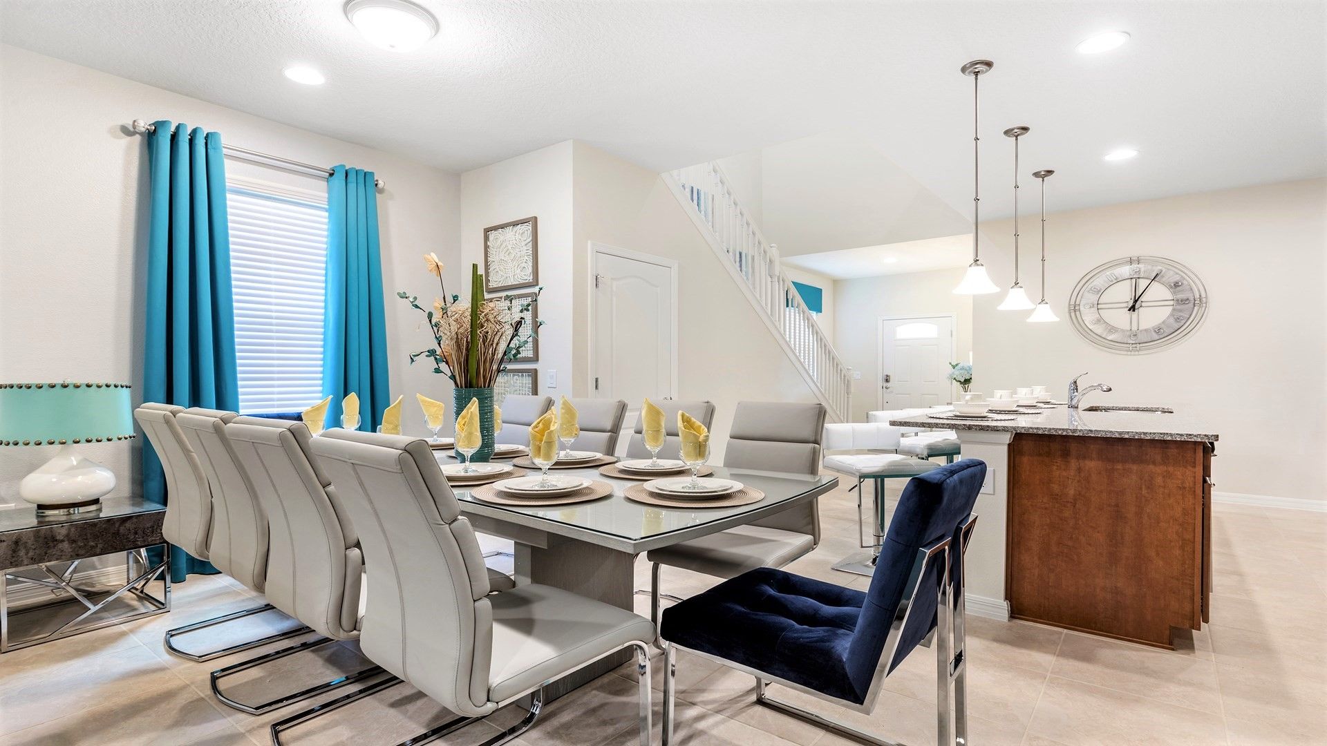 There's plenty of room for everyone in the dining area.