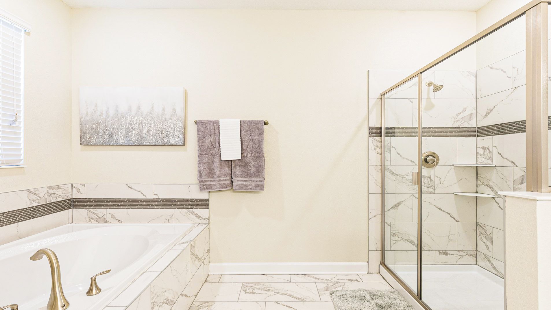 Complete bathroom equipped with all essential fixtures