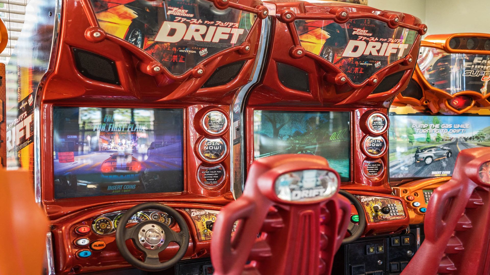 Rev up your engines! Challenge friends to a thrilling race in our action-packed arcade!