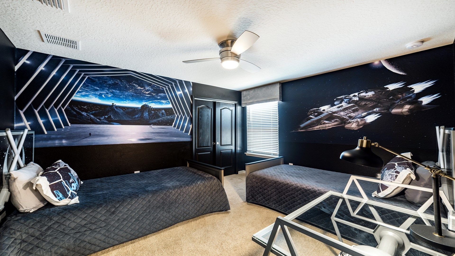 Immerse in Star Wars adventure with two twin beds