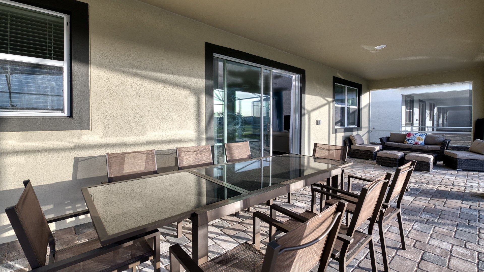 ﻿Create the ultimate poolside retreat with a stylish lounge chair and table set