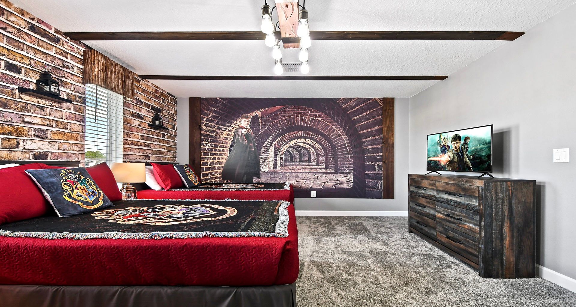 An enchanting world with an amazing Harry Potter-themed bedroom, complete with magical decor and wizardly touches for an immersive and whimsical experience