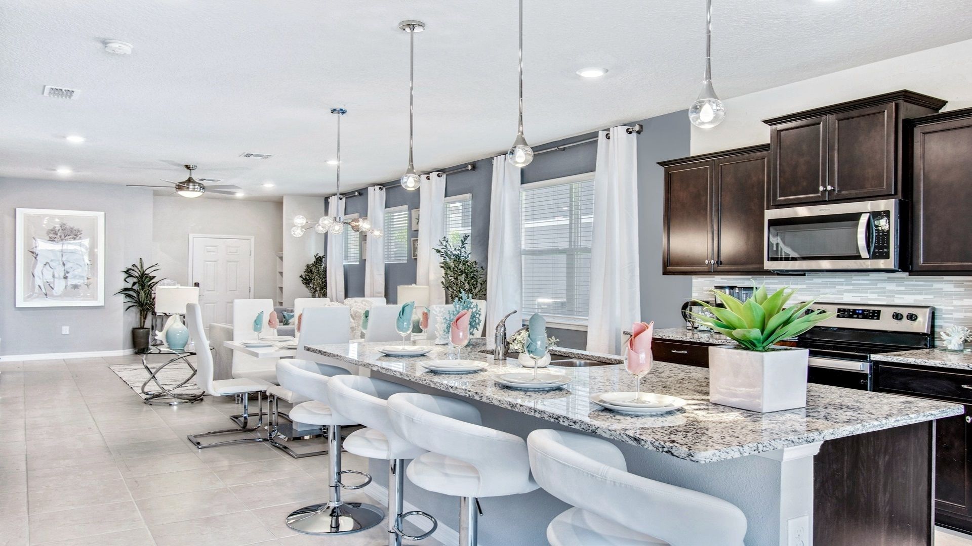 Kitchen: Fully equipped culinary space.