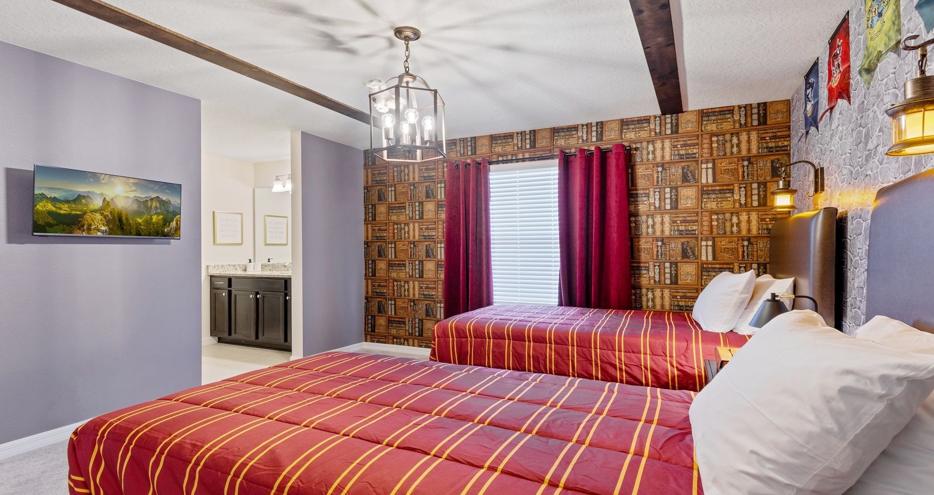 Immerse in the magical world of Harry Potter with two twin beds.