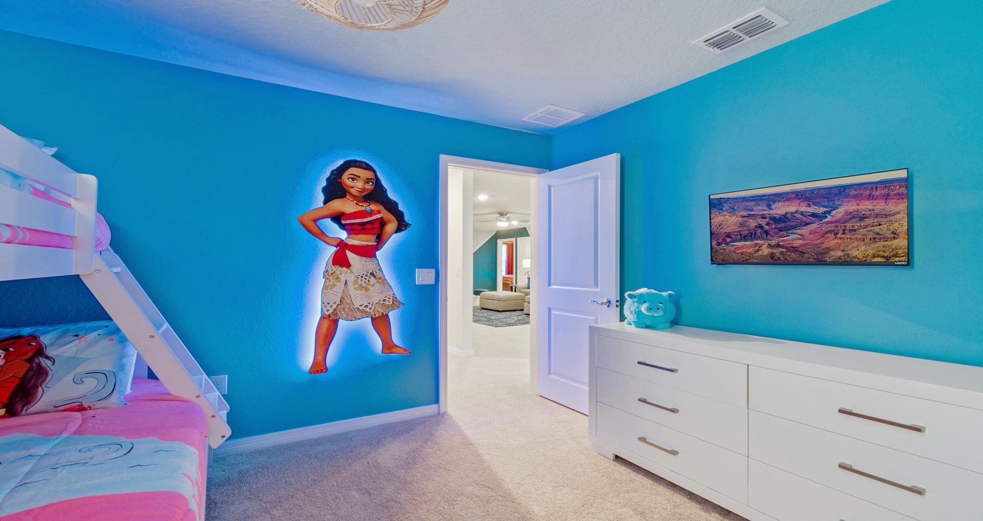 Dive into Moana's world with a bunk bed, creating an adventurous and delightful space.