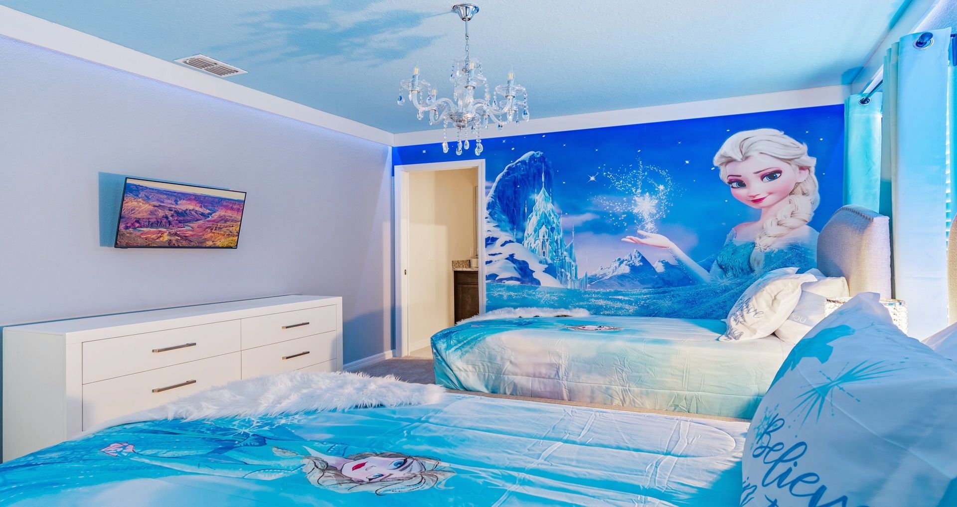 Immerse in the enchanting world of Frozen with two twin beds, creating a magical and whimsical space.