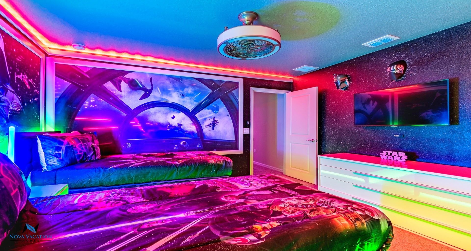 Immerse in Star Wars adventure with two twin beds.