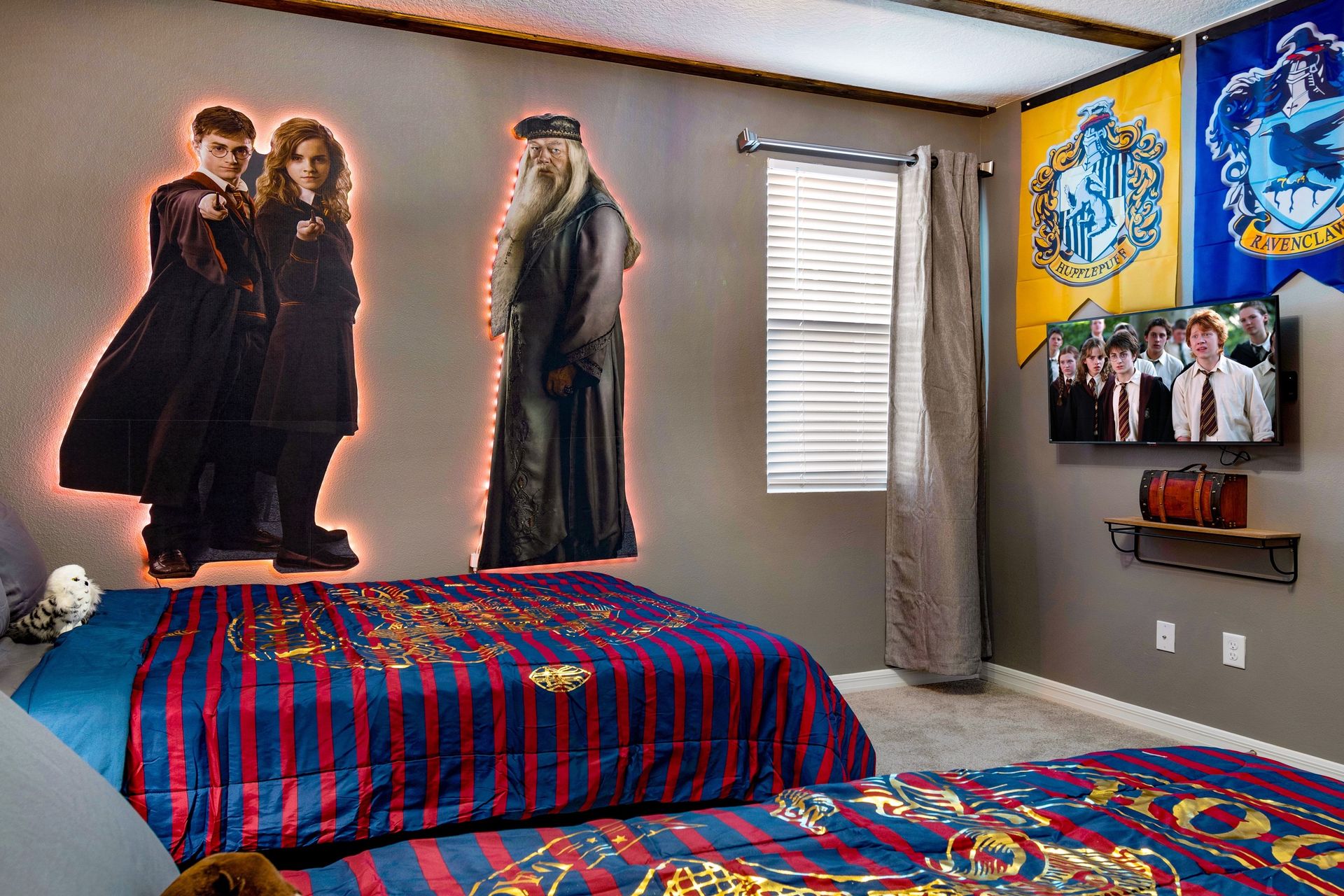 Magical wizard-themed bedroom with Hogwarts decor and cozy beds!