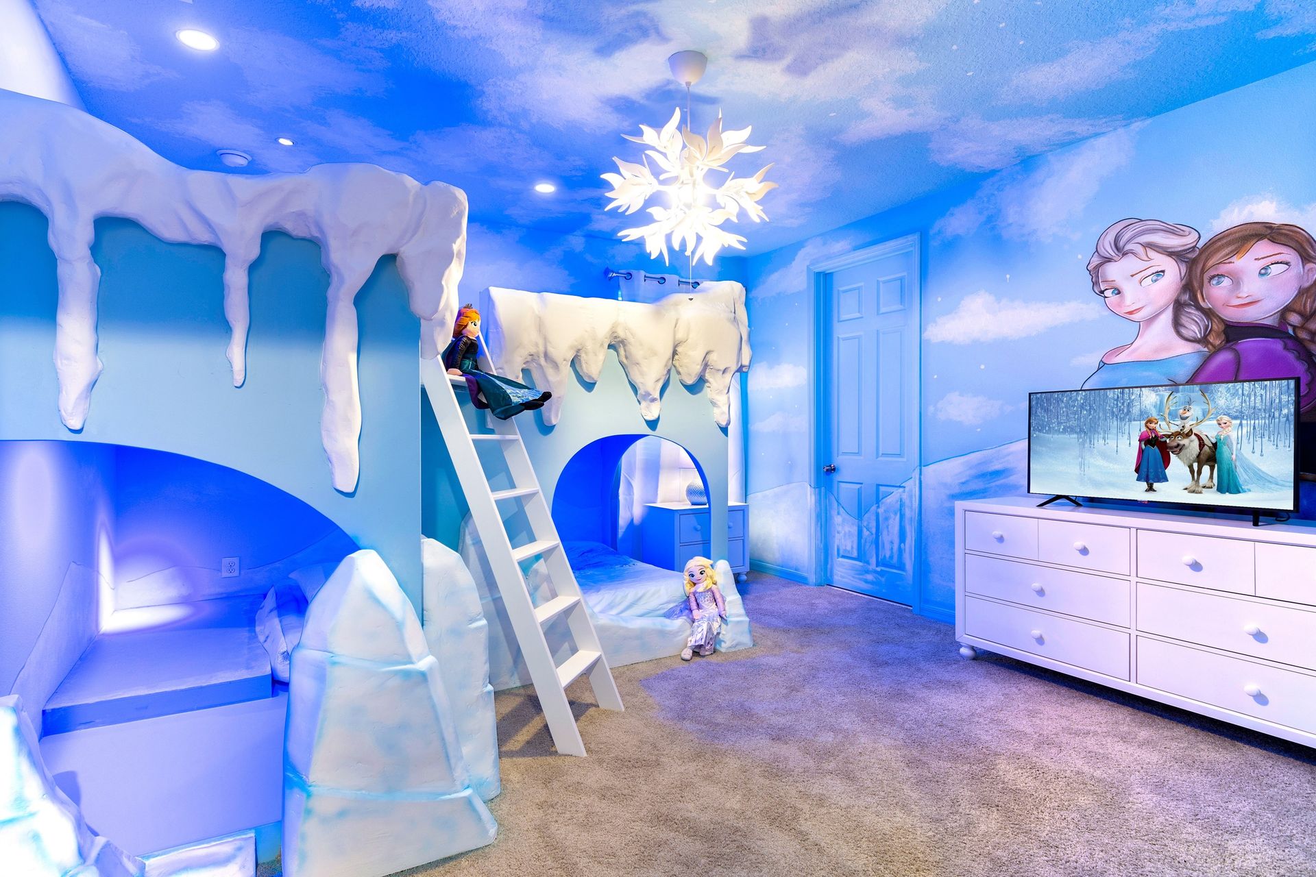 Enchanting Frozen-themed bedroom with icy bunk beds and magical decor!