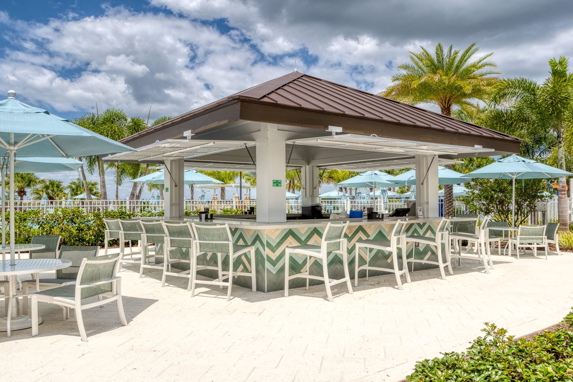 Poolside paradise! Enjoy refreshing drinks under the palm shade!