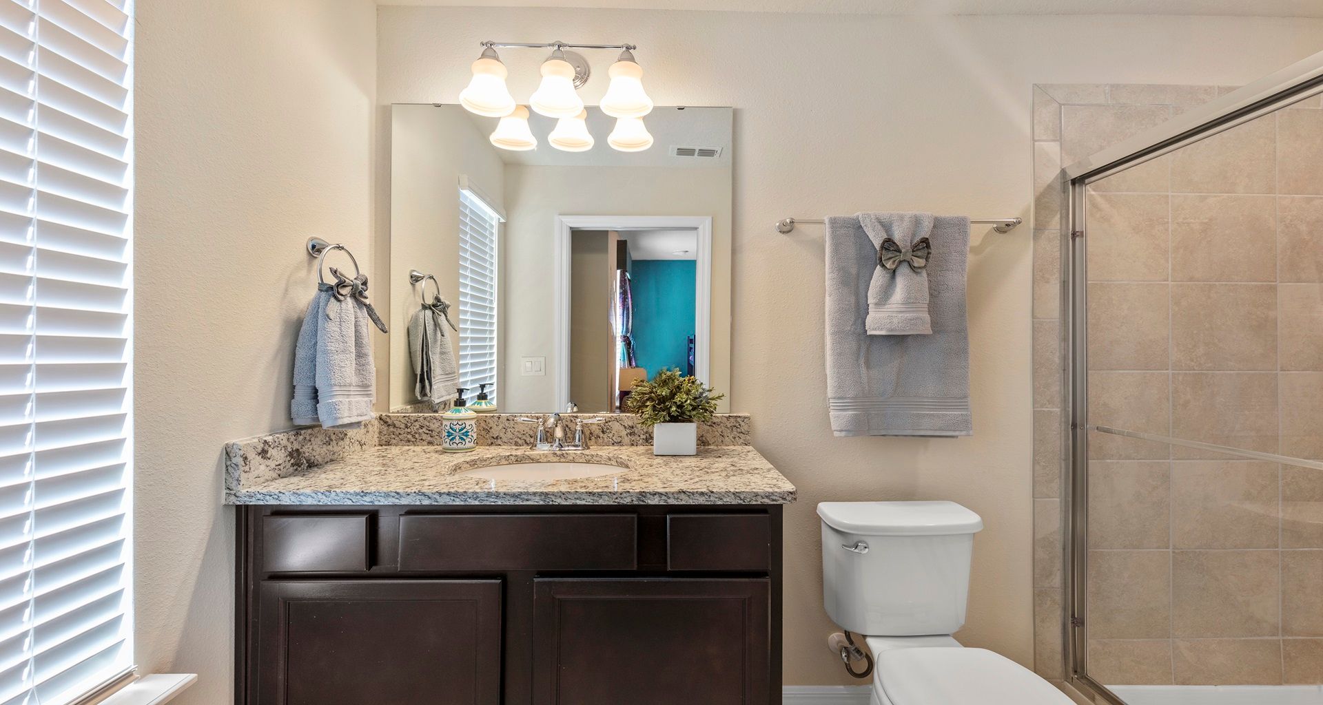 Complete equipment for your comfort room.