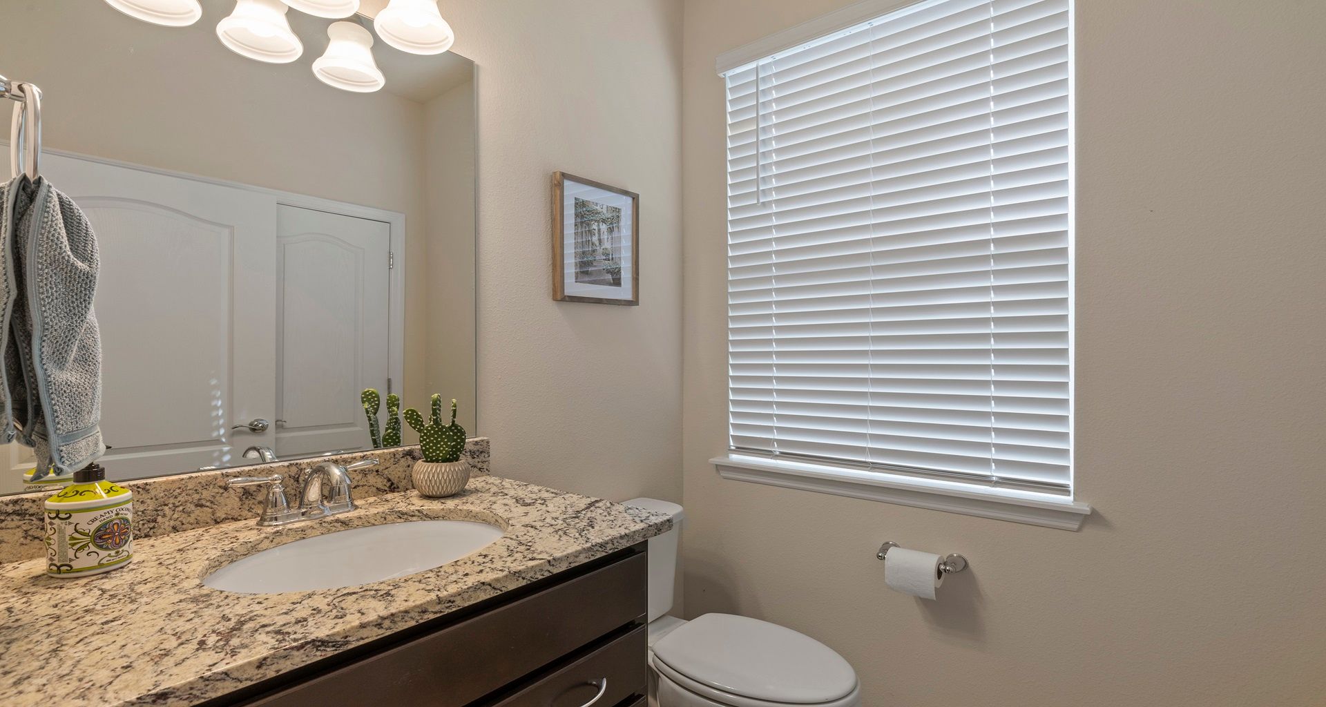 Complete bathroom equipped with all essential fixtures