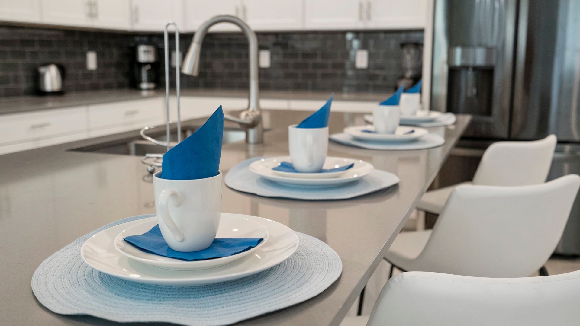 Dive into adventure in this superhero-themed room! Equipped with a slide and vibrant colors, it's perfect for young heroes in training.