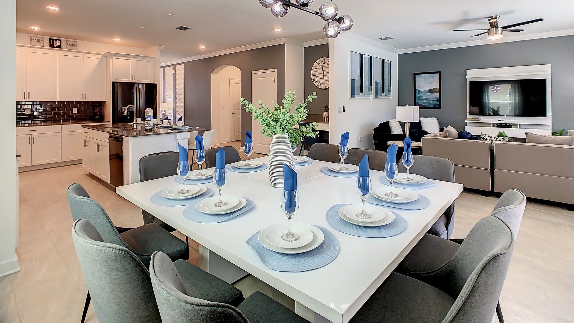 There's plenty of room for everyone in the dining area