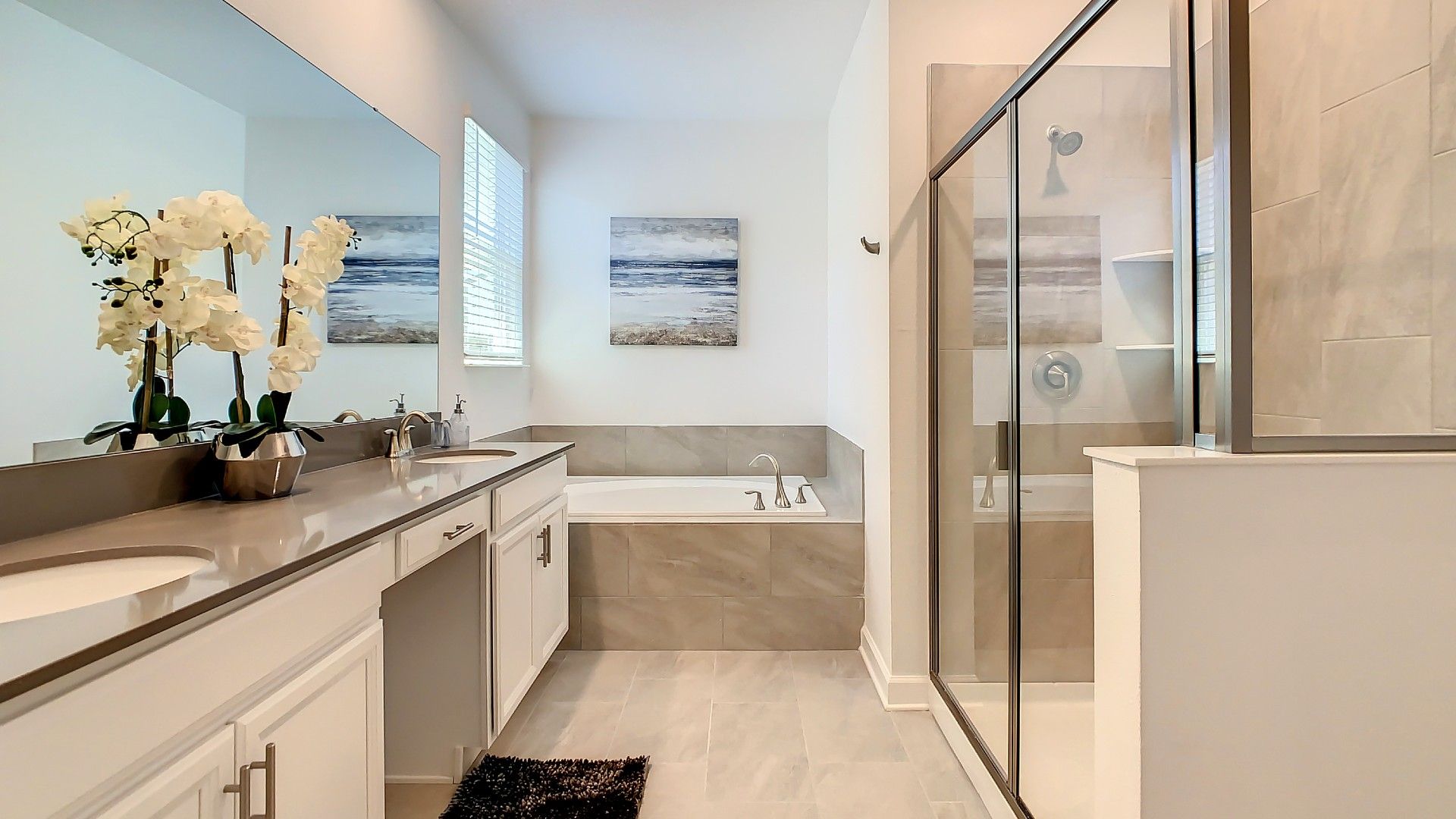 Dual sinks & spacious vanity Sparkling clean.