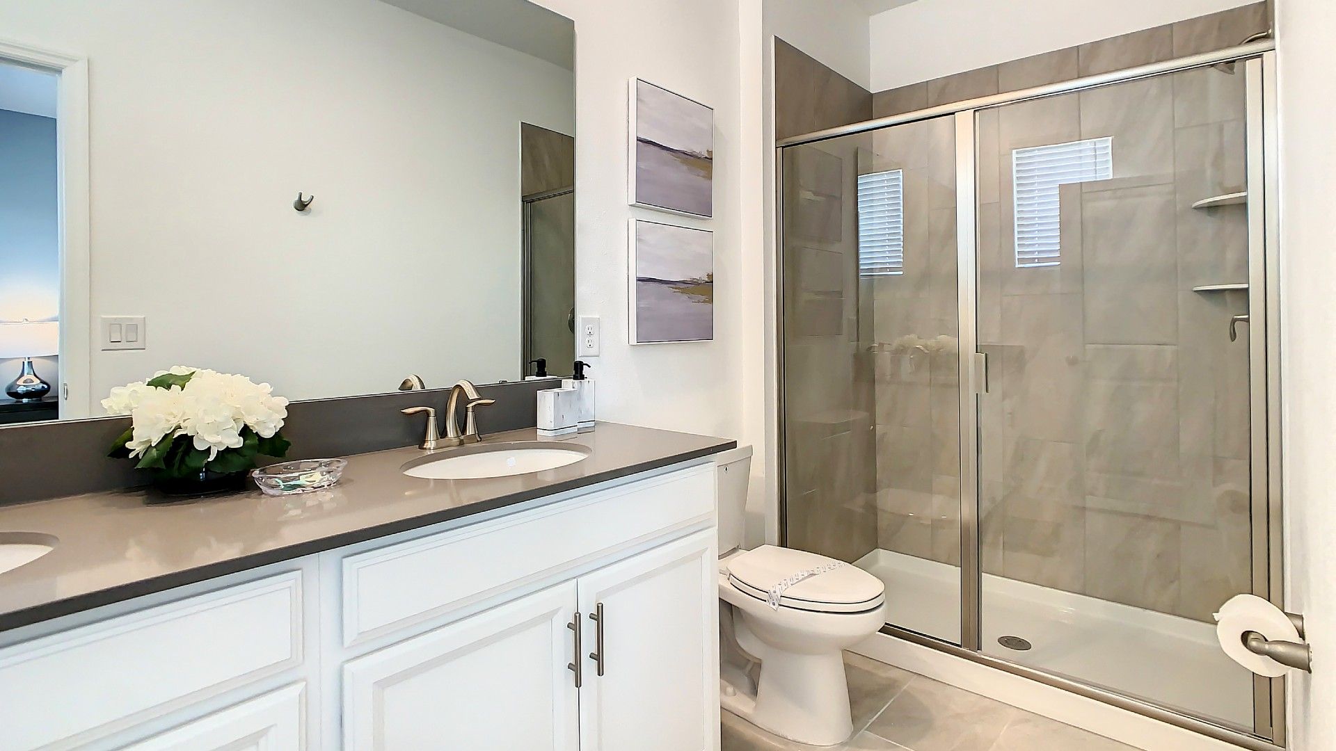 Bathroom goals: Marble & mirrored perfection.