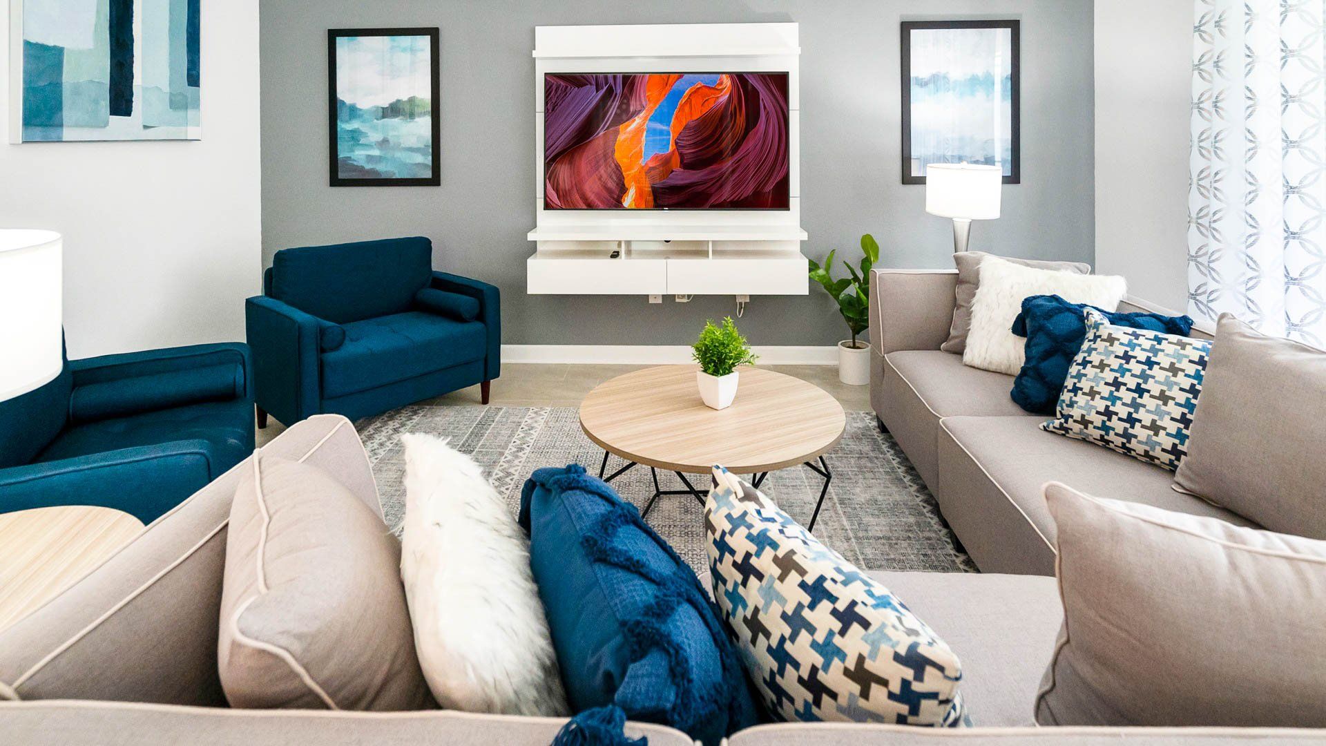 Relax in the lounge on the soft leather sofas in the main living room