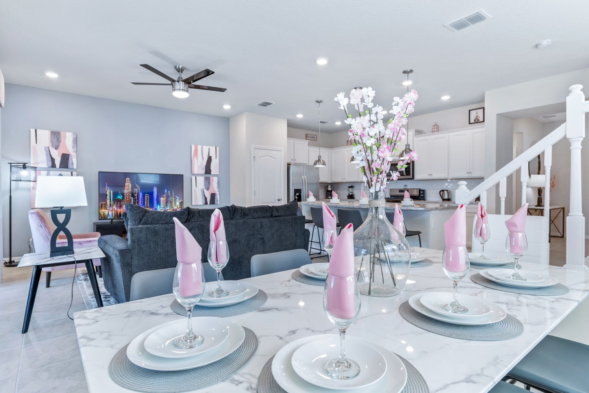 The dining area offers ample space to comfortably accommodate everyone, ensuring a pleasant and sociable dining experience for all