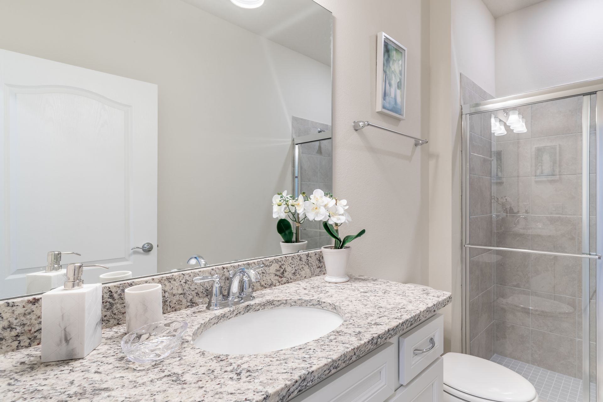 Fully equipped and spotlessly clean bathroom, ensuring a complete and refreshing experience for your convenience and comfort