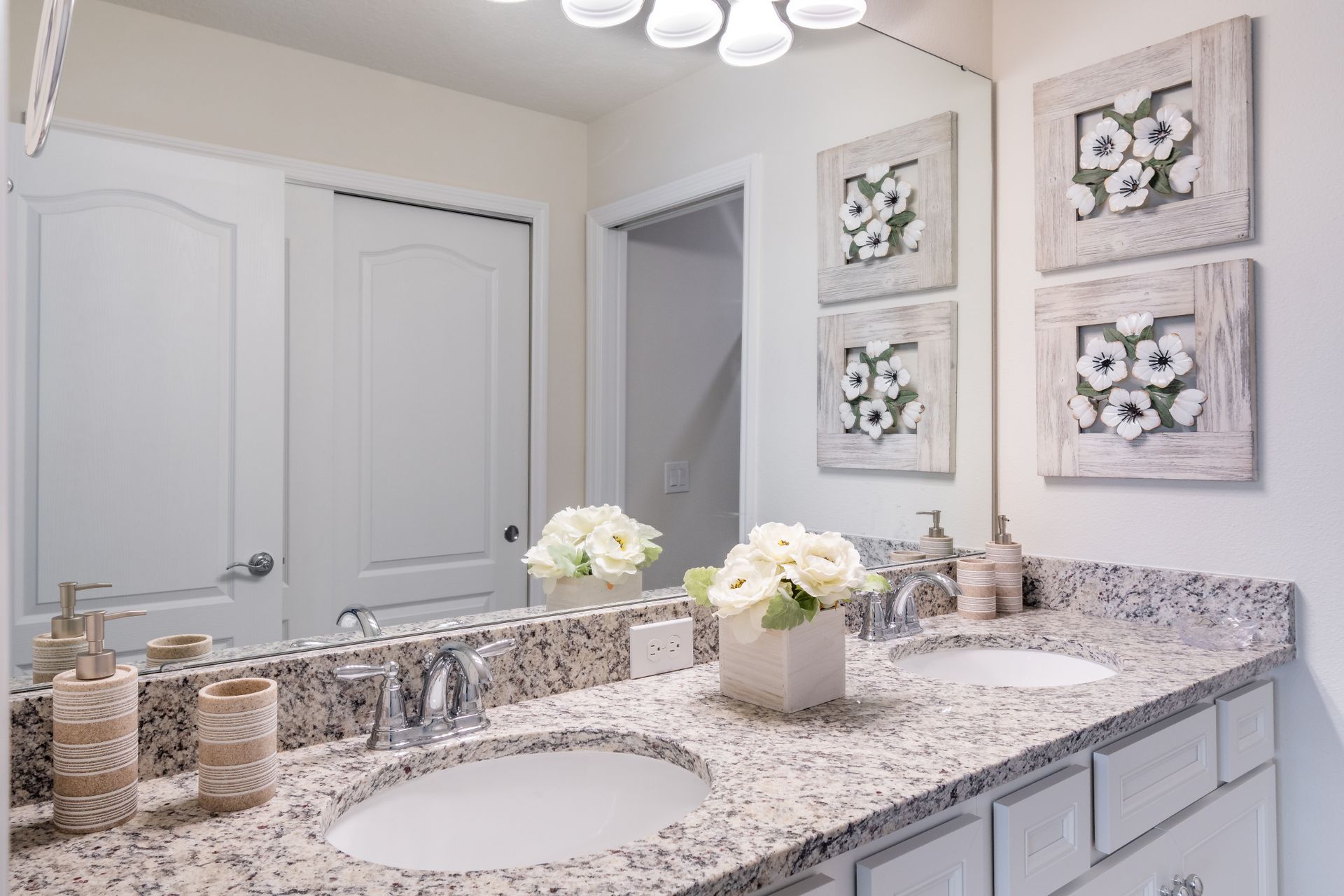 Fully equipped and spotlessly clean bathroom, ensuring a complete and refreshing experience for your convenience and comfort