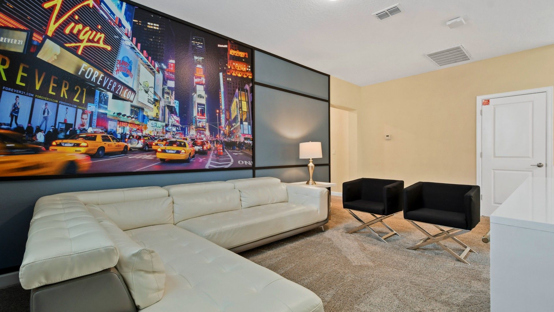 Stylish loft for your family gathering