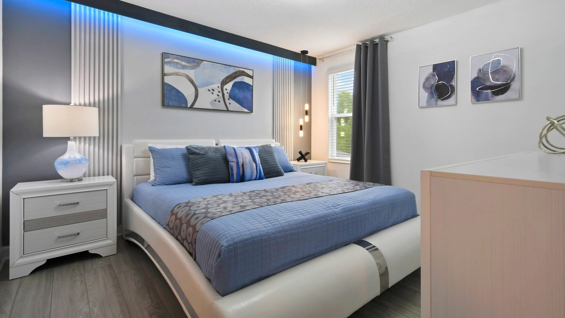 Luxury King bedroom with beautiful lights