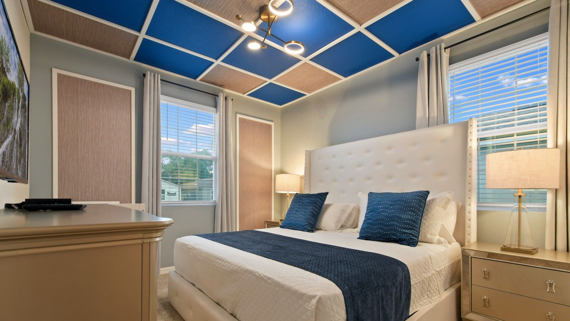 Elegant Modern Bedroom: Plush White Bed, Blue Accents & Chic Design!