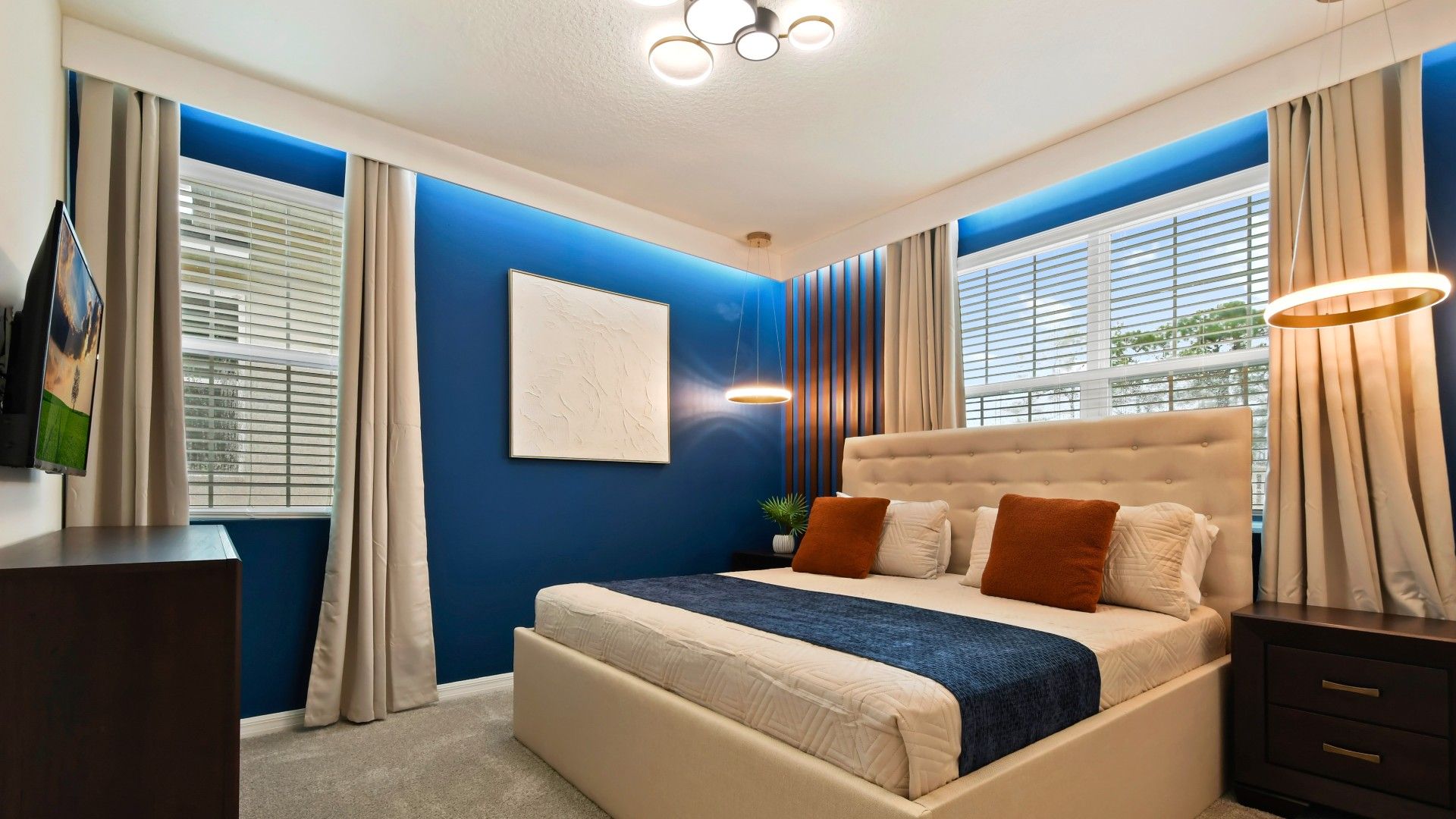 Stylish Bedroom Retreat: Bold Blue Accent Wall, Cozy Modern Vibes!