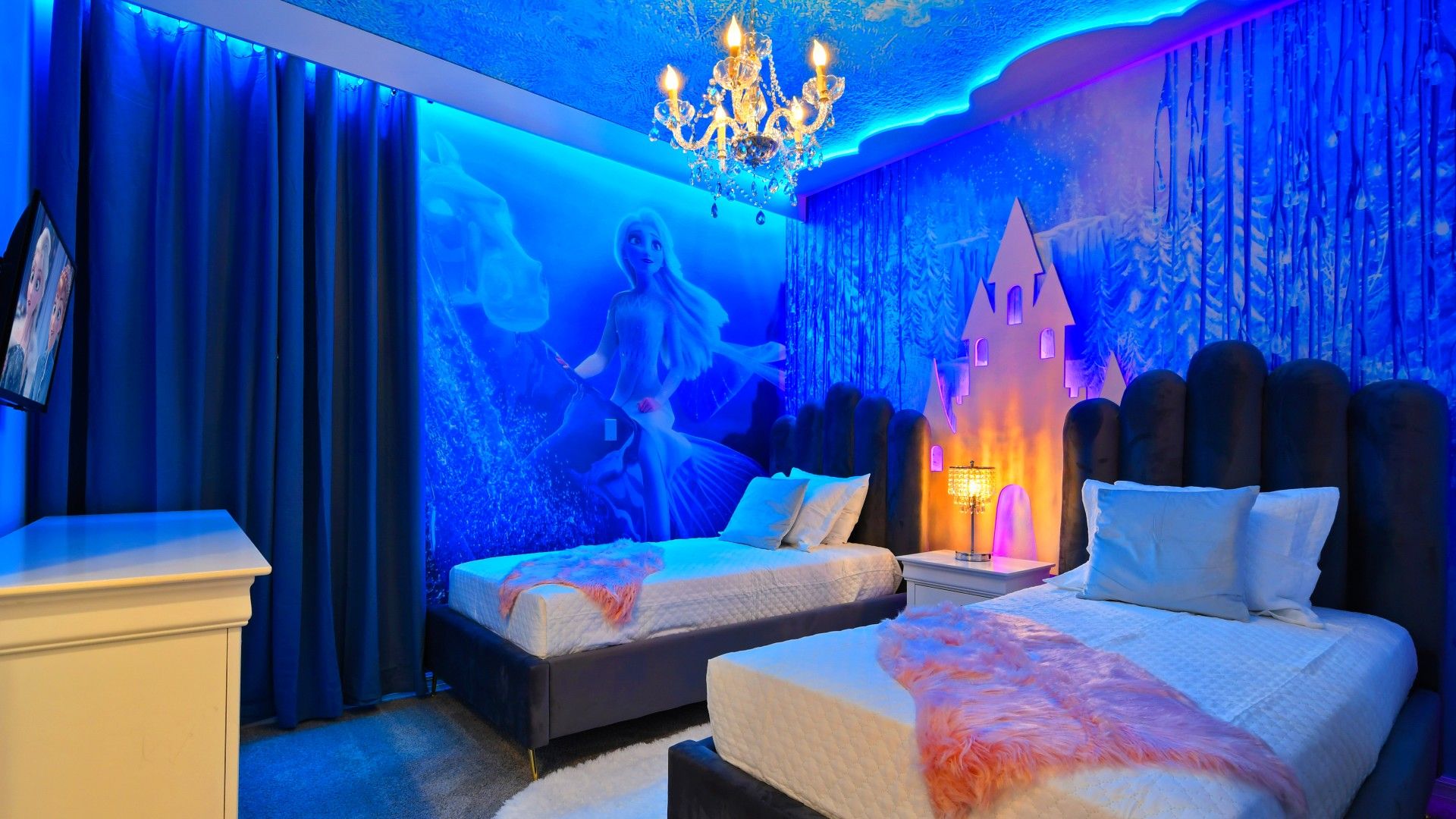 Frozen-Themed Bedroom: Magical Ice Castle Decor, Twin Beds & Cozy Charm!