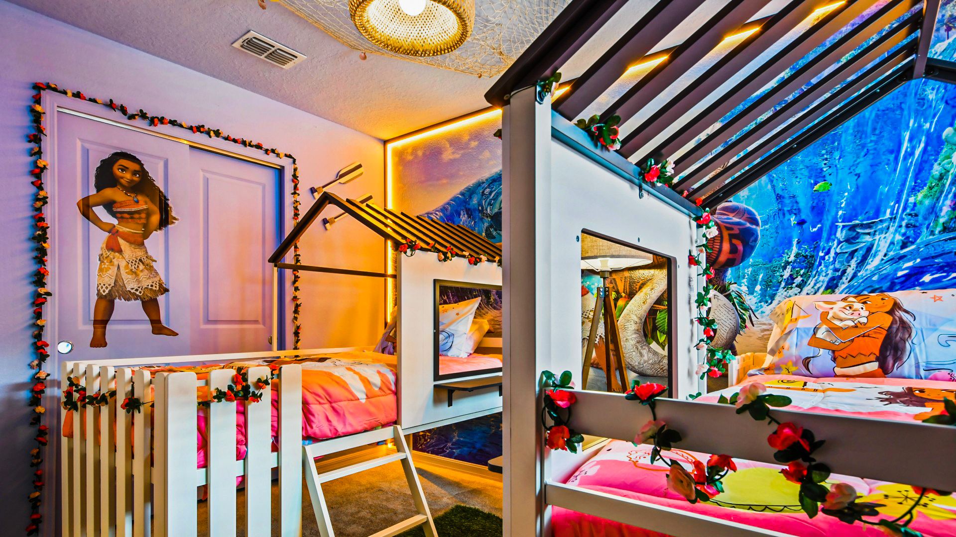 Tropical Moana-themed kids’ room with bunk beds and ocean adventure vibes