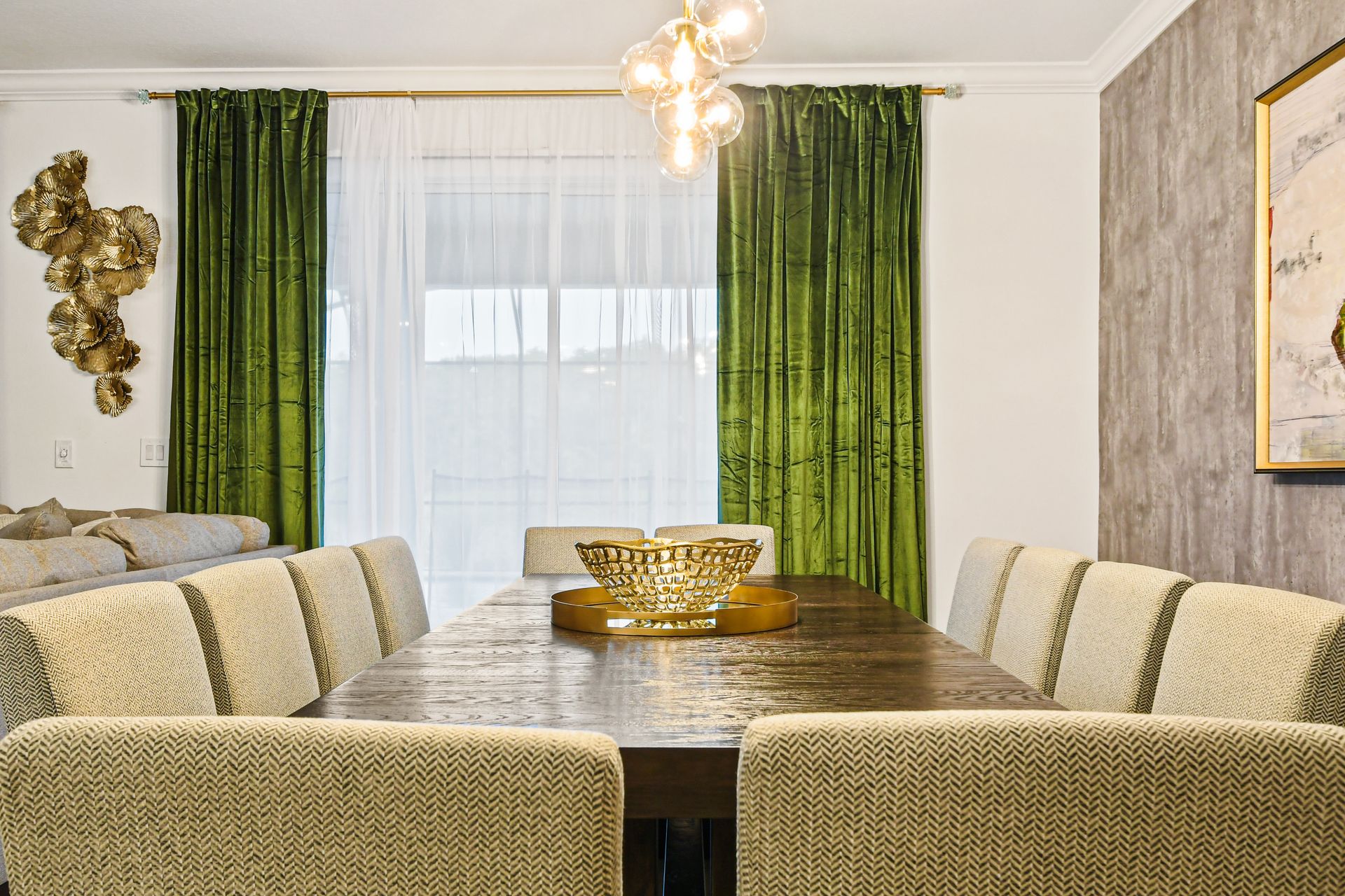 There's plenty of room for everyone in the dining area