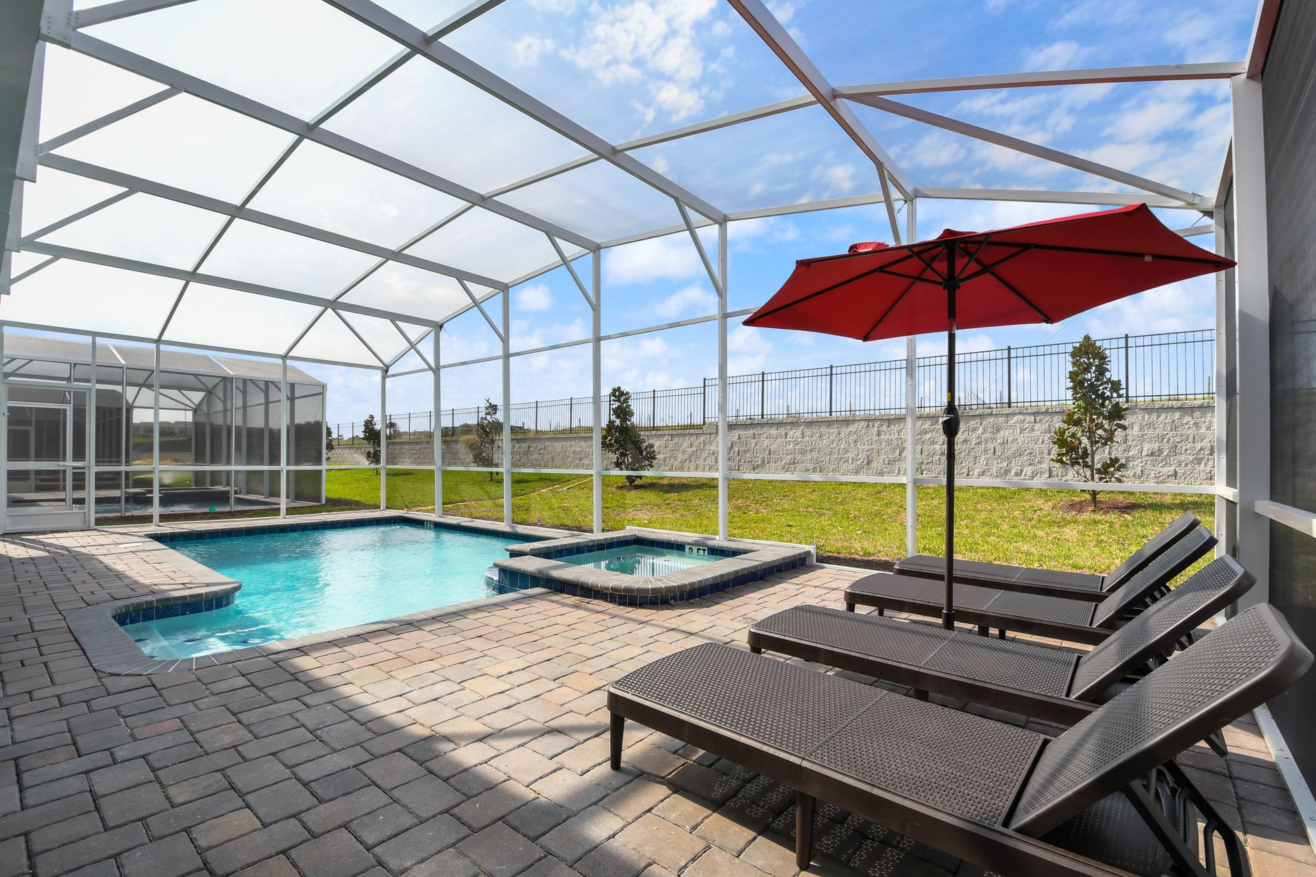 Relax in your private screened pool and spa with comfy loungers and sunny skies.