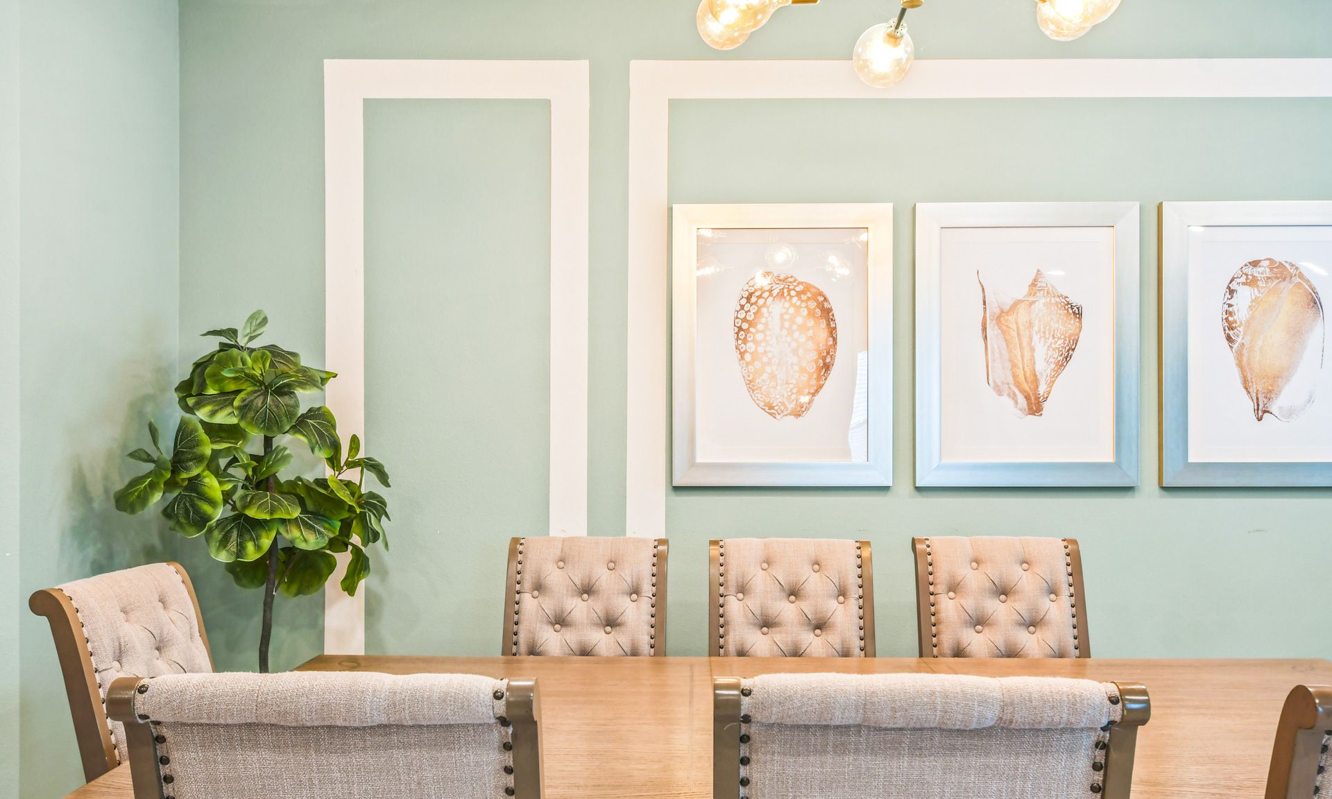 Royal dining room adorned with luxurious lights